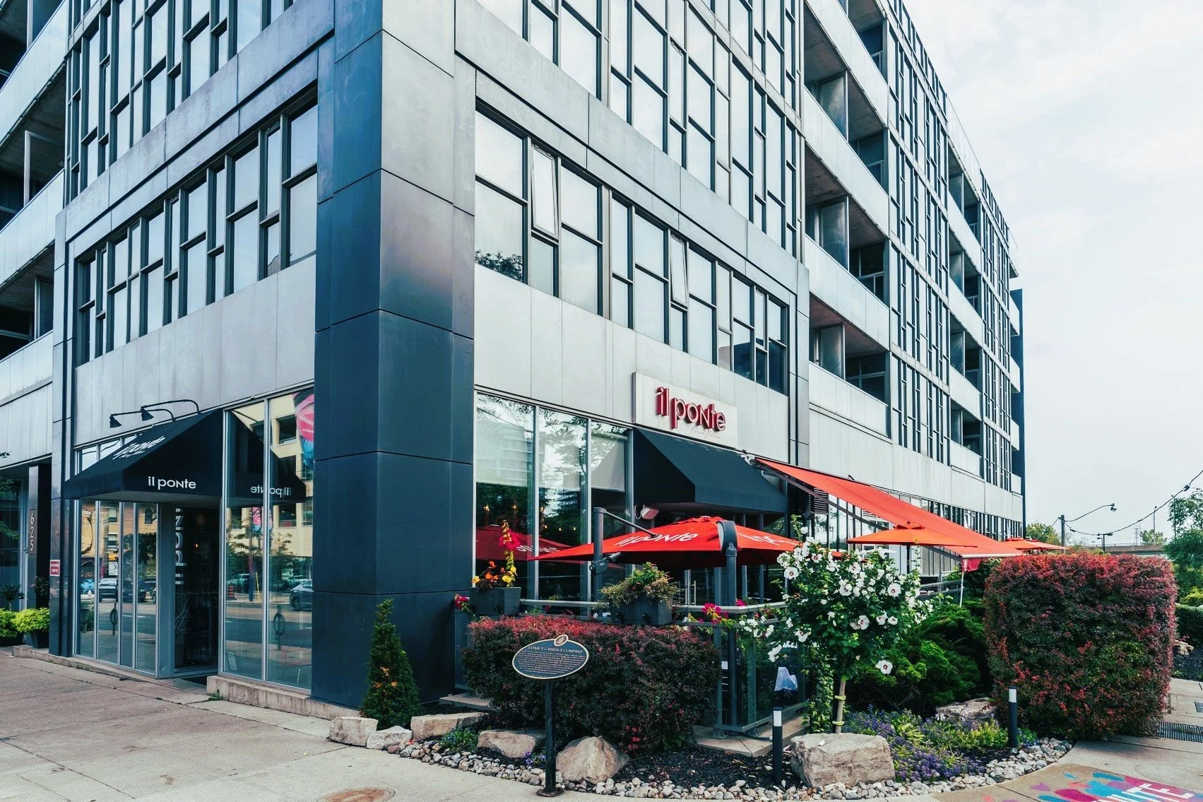 625 Queen Street East — LEE CHOW GROUP
